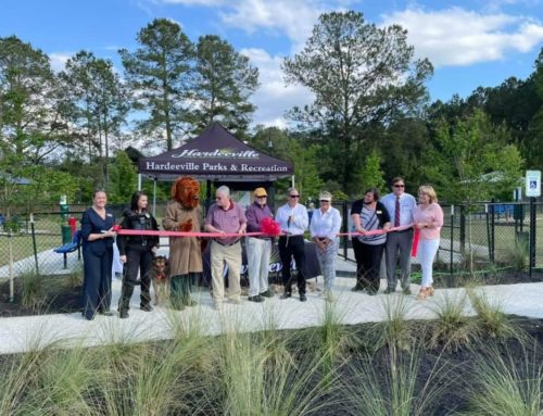 The City of Hardeeville cuts Ribbon on the New Dog Park